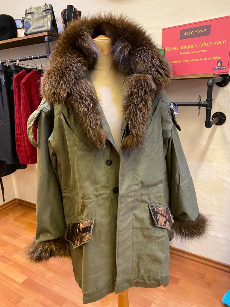 Création de Laurence - ACDC-Mode - veste militaire authentique avec fourrure recyclée – Coups de Coeur Création de Laurence - ACDC-Mode - veste militaire authentique avec fourrure recyclée